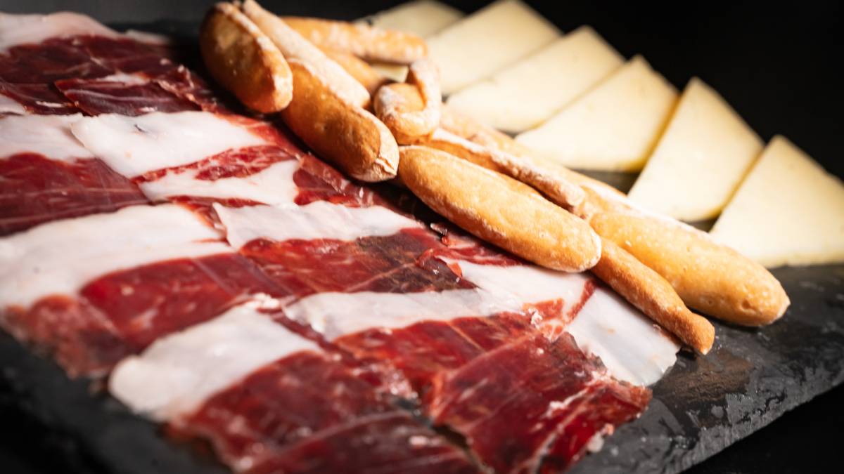 Le Charme des Tapas Espagnoles : Un Voyage Gastronomique à Travers les Saveurs et les Traditions